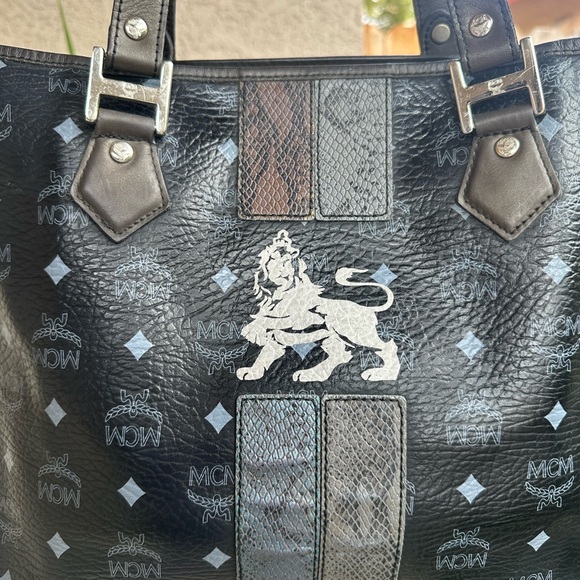 MCM Princess Lion patchwork Leather Tote Bag - Picture 6 of 12